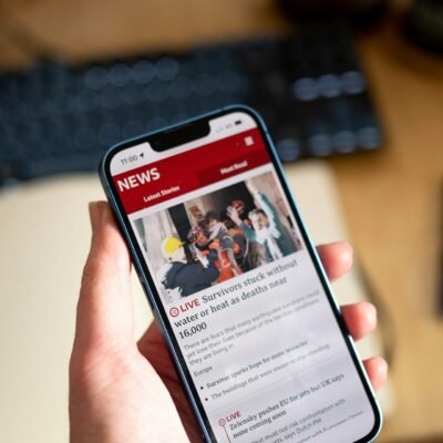 Image of news on a mobile device.